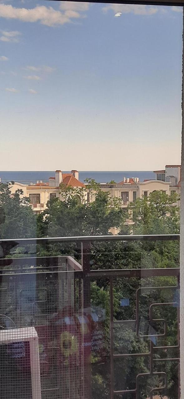 Спальня-студия с видом на море и парк Одесса Экстерьер фото