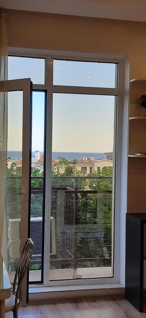 Спальня-студия с видом на море и парк Одесса Экстерьер фото