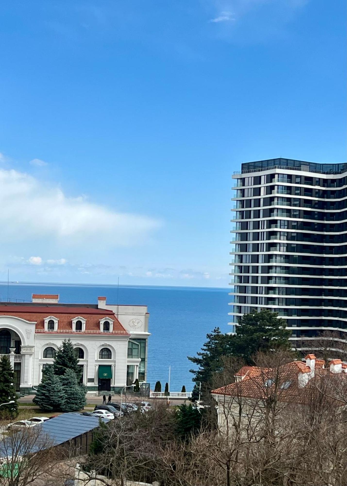 Спальня-студия с видом на море и парк Одесса Экстерьер фото